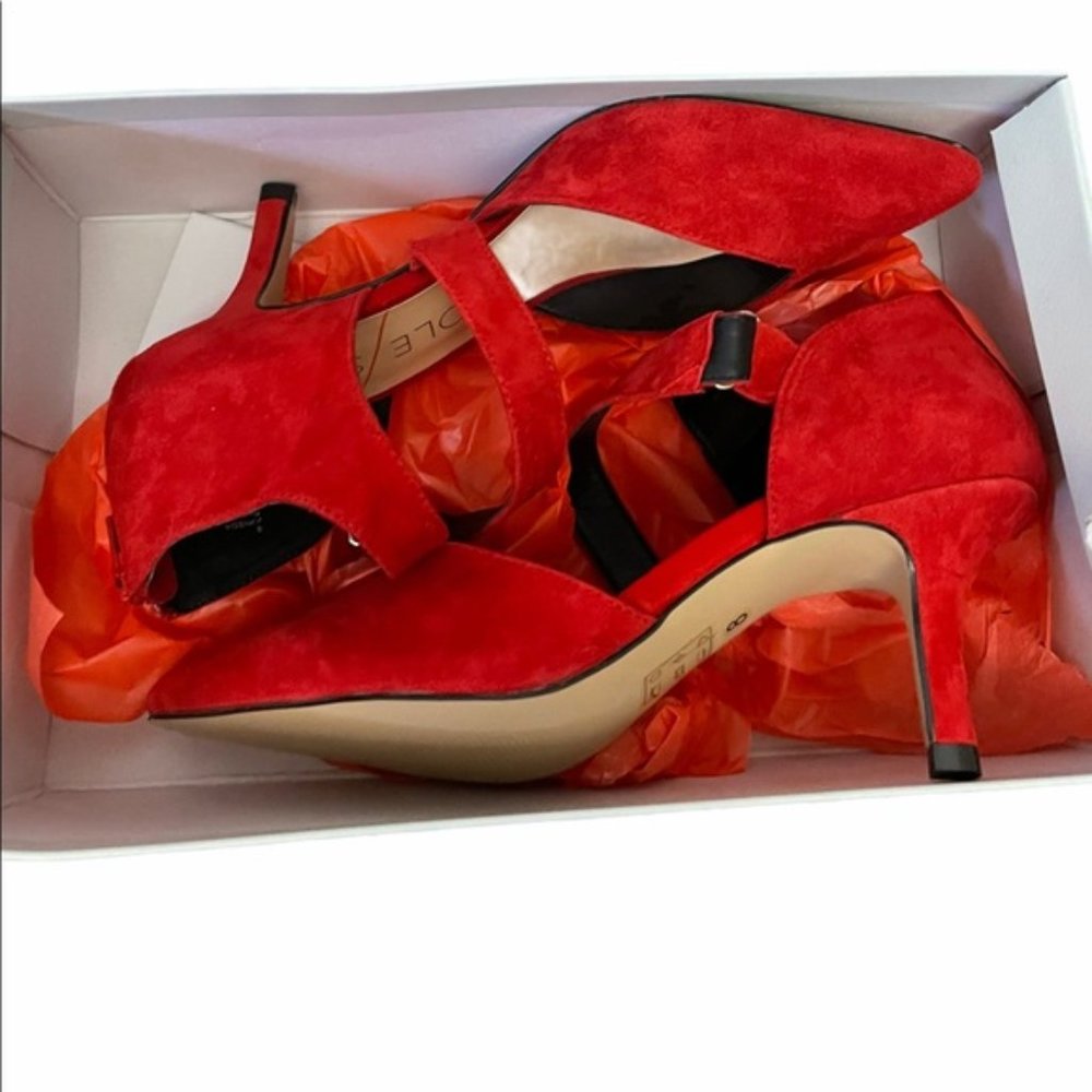 💎✨$175✨💎 RED suede heels - Picture 6 of 7